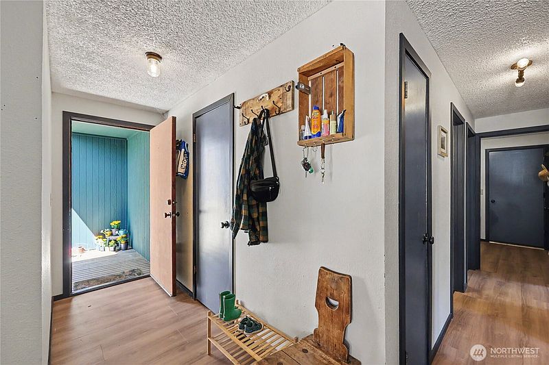 5th image of 823 W 15th Street