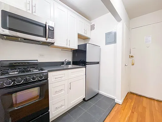 Rented by City Connections Realty | media 11