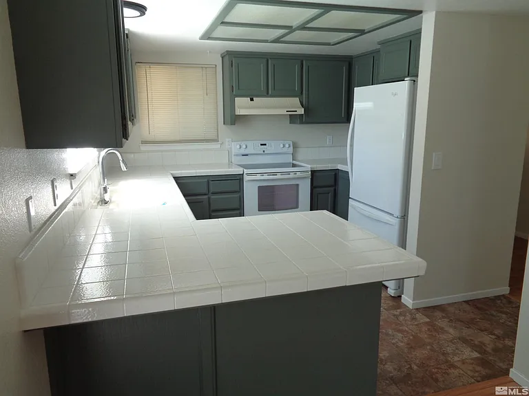 1785 Shamrock Cir — Photo 4