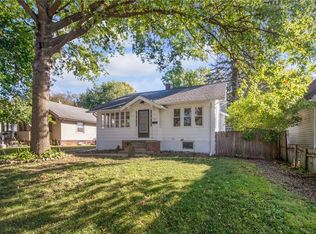 3017 E 9th St, Des Moines, IA 50316
