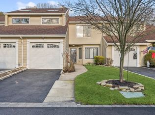 11 Hidden Pines Way, Bohemia, NY 11716
