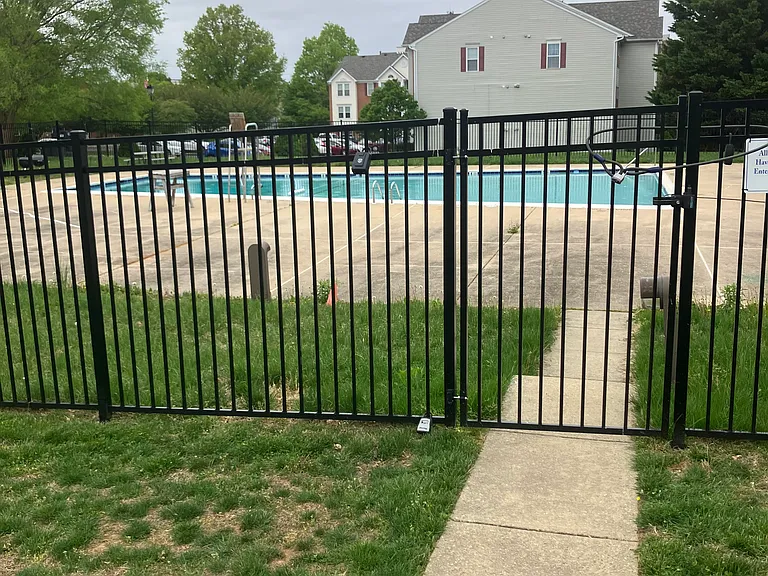 110 Royal Oak Dr #C — Photo 1