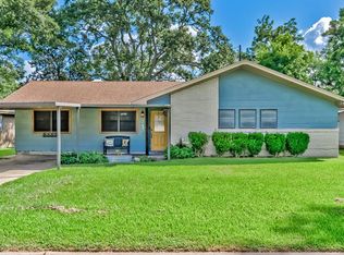 715 S 18th St, Nederland, TX 77627