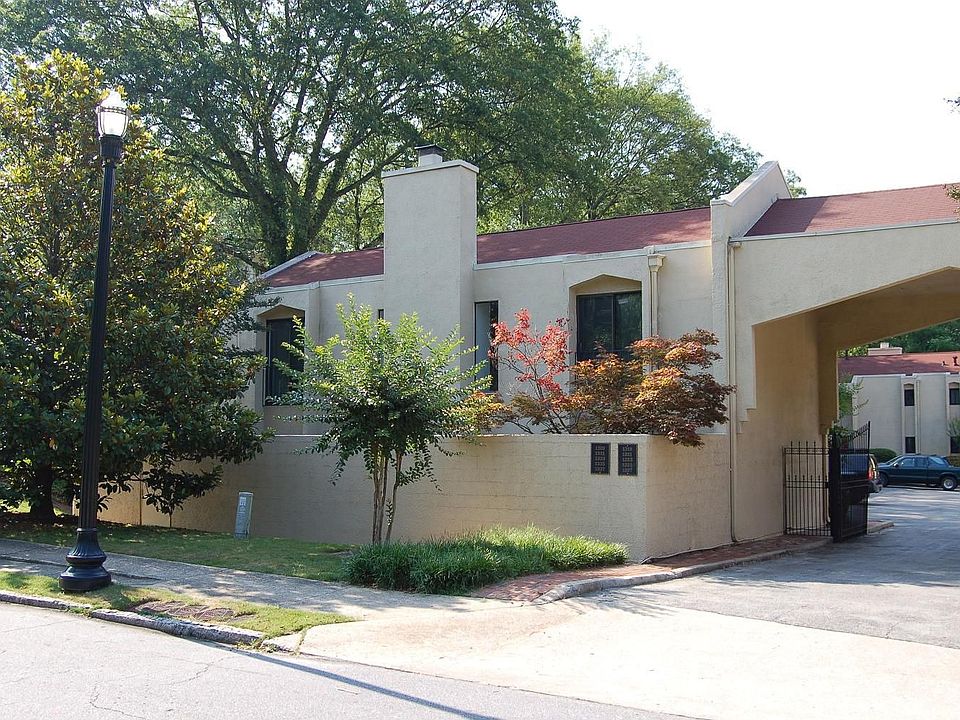 Spacious end unit facing park