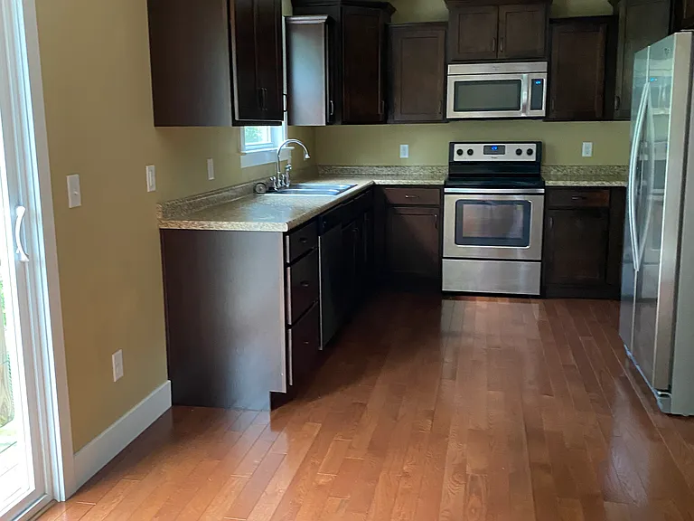 399 Ellis Ave — Photo 5