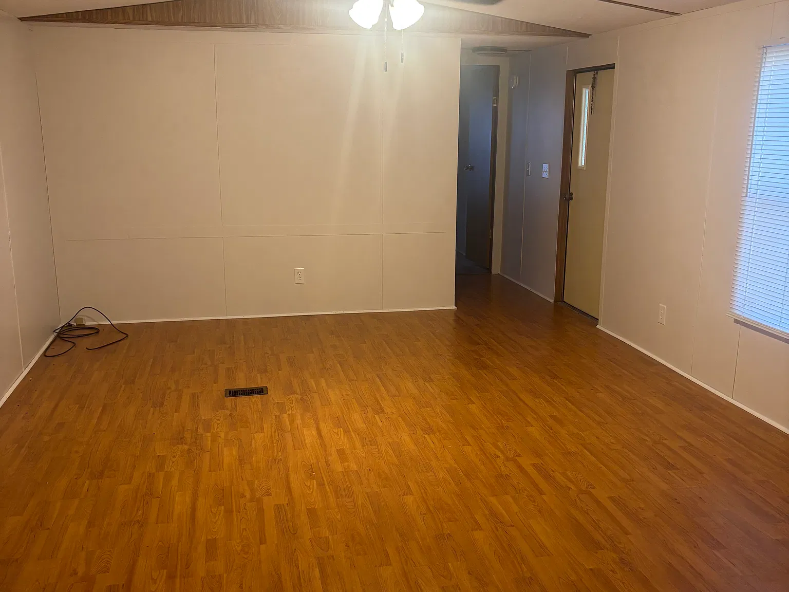 2 bed, 980 sqft, $1,200 — Photo 2
