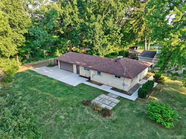 6220 Wertz Rd, Davisburg, MI 48350