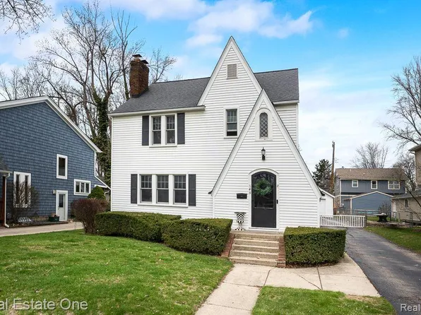 145 Linwood Ave, Rochester, MI 48307