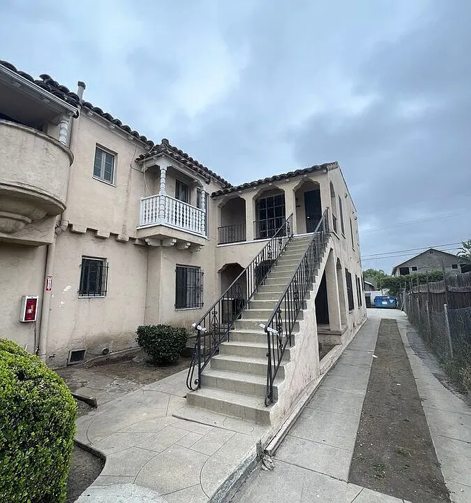 1757 1/2 S La Brea Ave