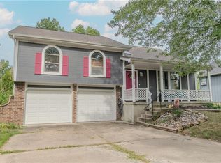90 Oak St, Garden City, MO 64747
