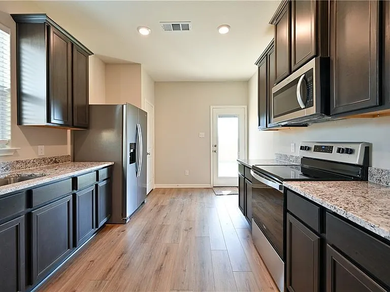 404 Freedom Park Ave — Photo 5