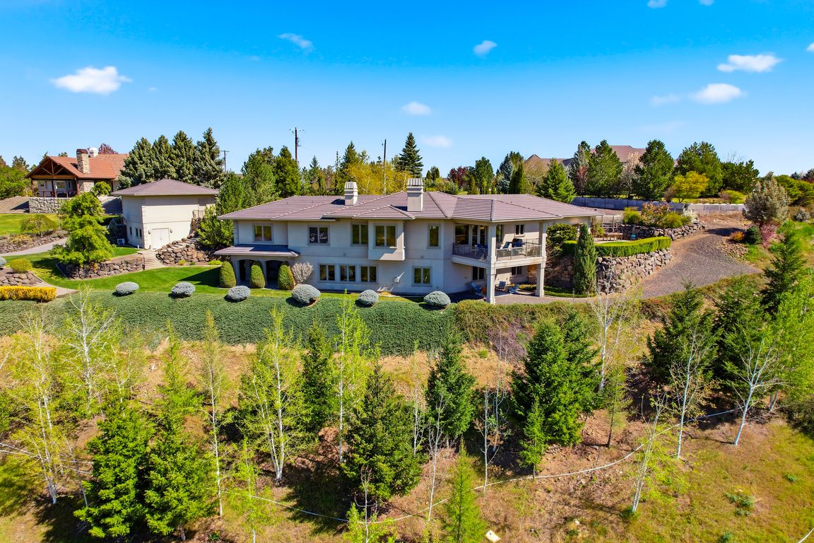 1. 660 Noble Hill Rd