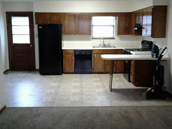 3rd image of 412 Marion St