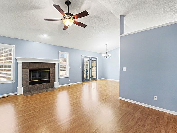 5th image of 810 E Park Glen Ct