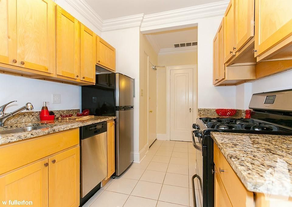 1st image of 403 W Fullerton Pkwy #1827