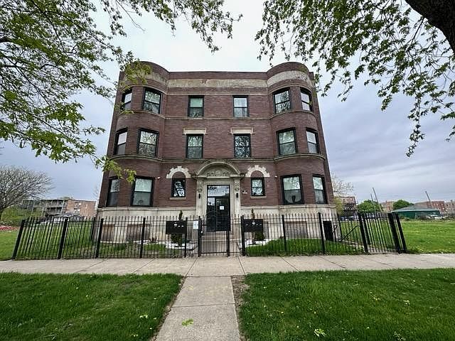 1st image of 5218 S Prairie Ave #1S