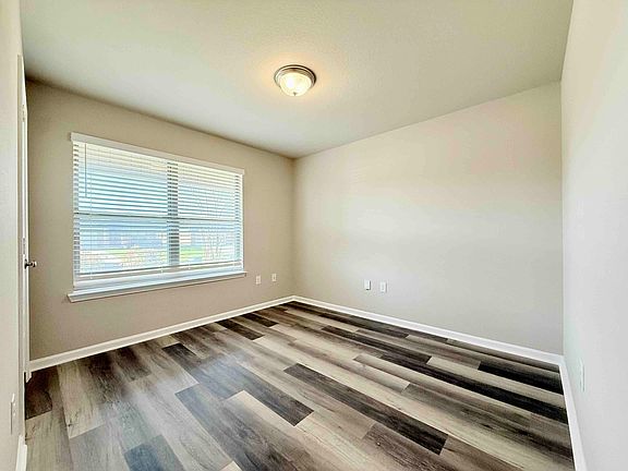 5th image of 8164 Irwin Loop