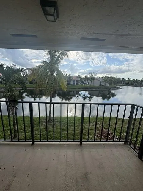 1495 Lake Crystal Dr #G