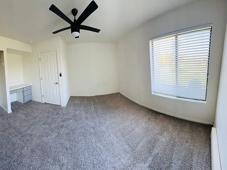 300 W 2025 S #11 — Photo 24