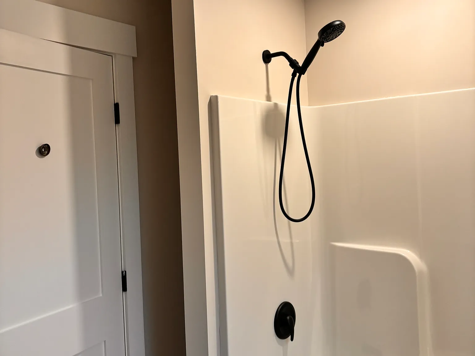 2 bed, 1.5 bath, 1092 sqft, $2,400 — Photo 2
