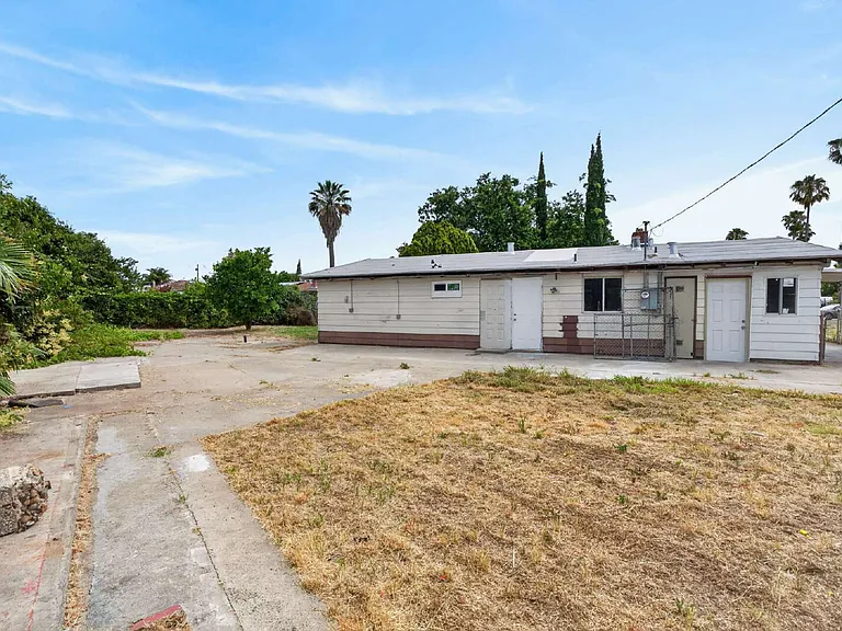 6428 Tapo Ct — Photo 31