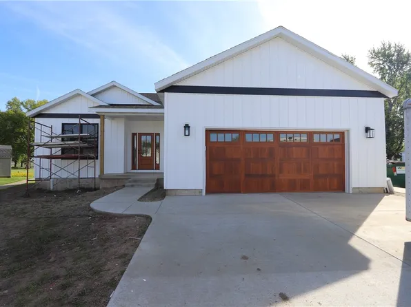 912 Vanlaningham Dr, Mattoon, IL 61938