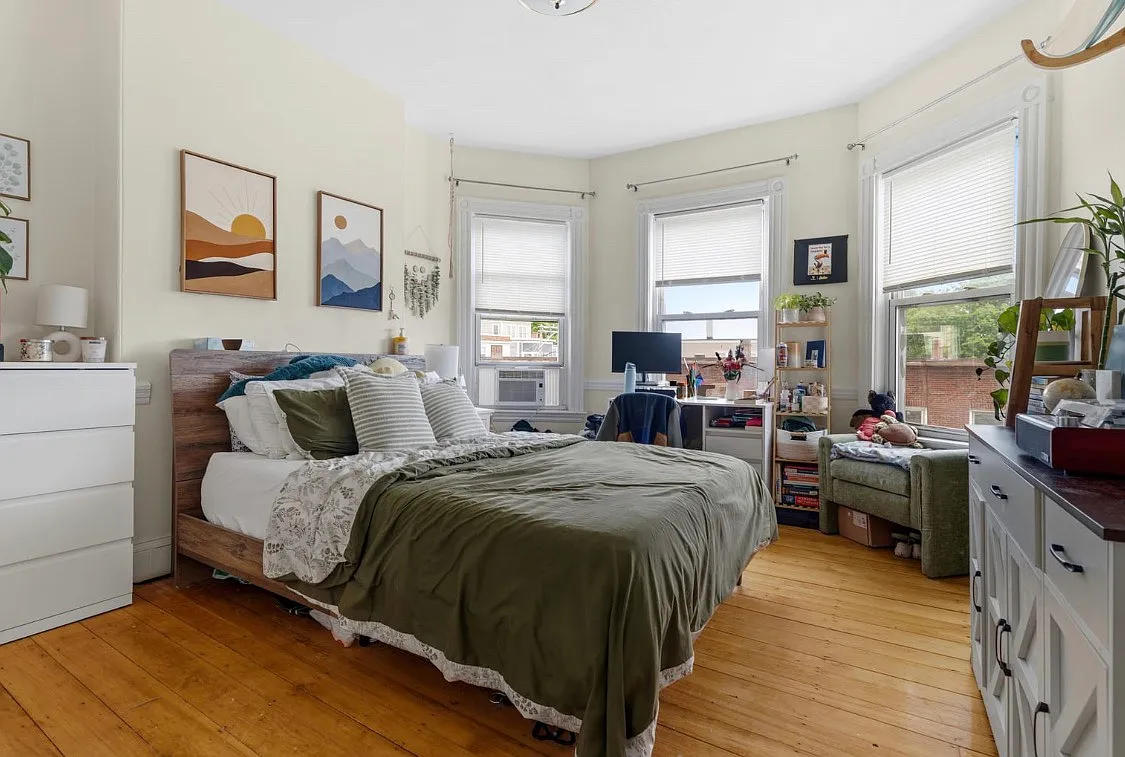 4 bed, 1.5 bath, 1400 sqft, $1,000 — Photo 1