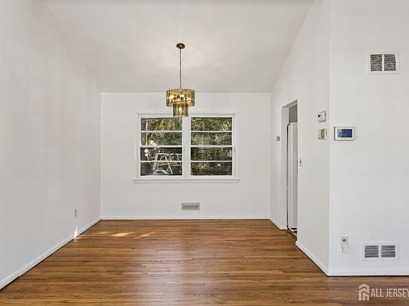 5th image of 39 Gage Rd
