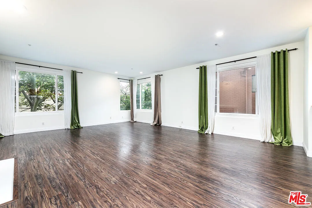 2 bed, 3.0 bath, 1751 sqft, $5,500 — Photo 3