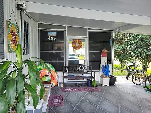 4th image of 160 Tara Ln