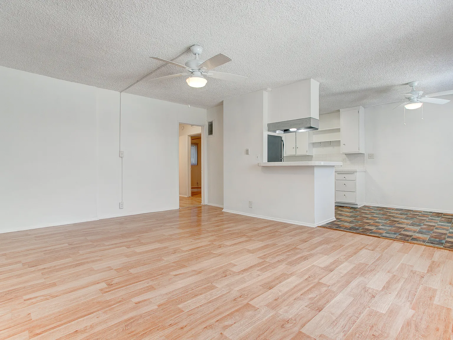 2 bed, 860 sqft, $2,350 — Photo 2