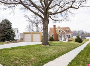 2884 Martin Ave, Omaha, NE 68112