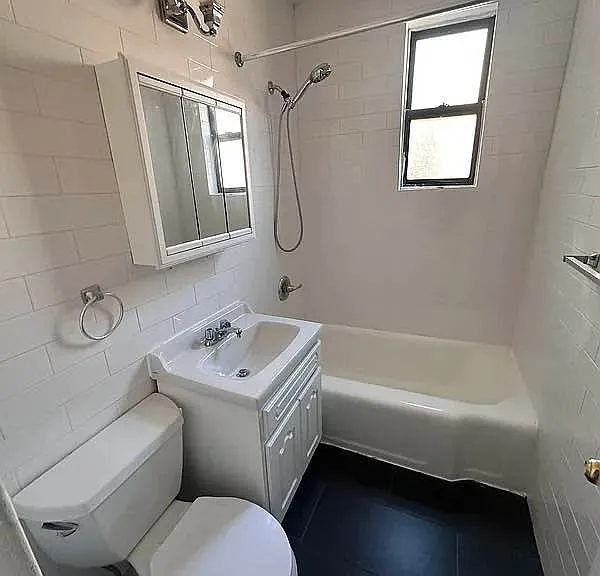 63-94 Austin St #2D — Photo 4