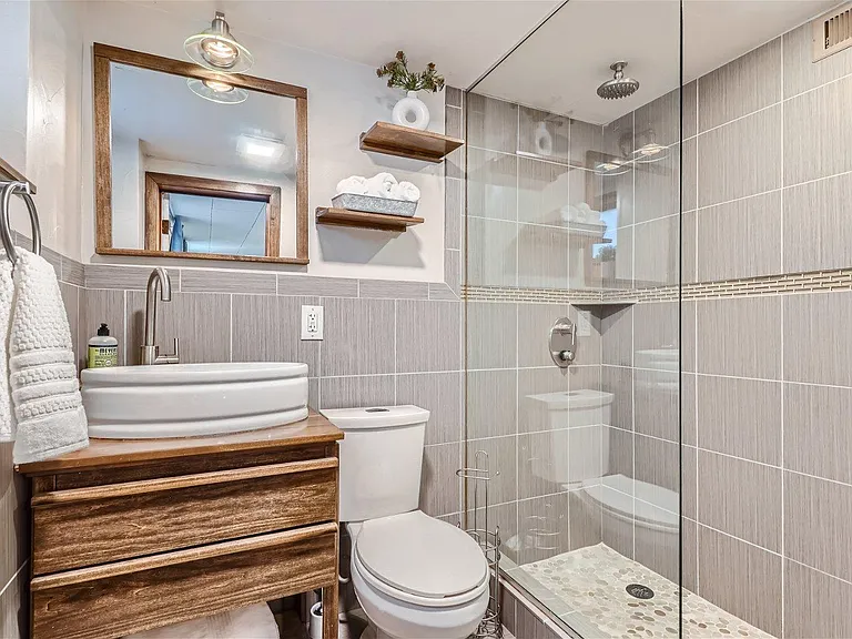 695 Ash St — Photo 20