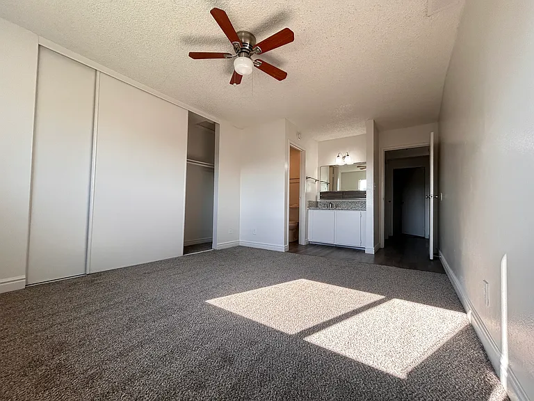 WIllowbrook Apartments — Photo 40