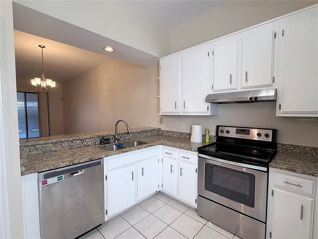 3 bed, 2.5 bath, 1610 sqft, $1,795 — Photo 4