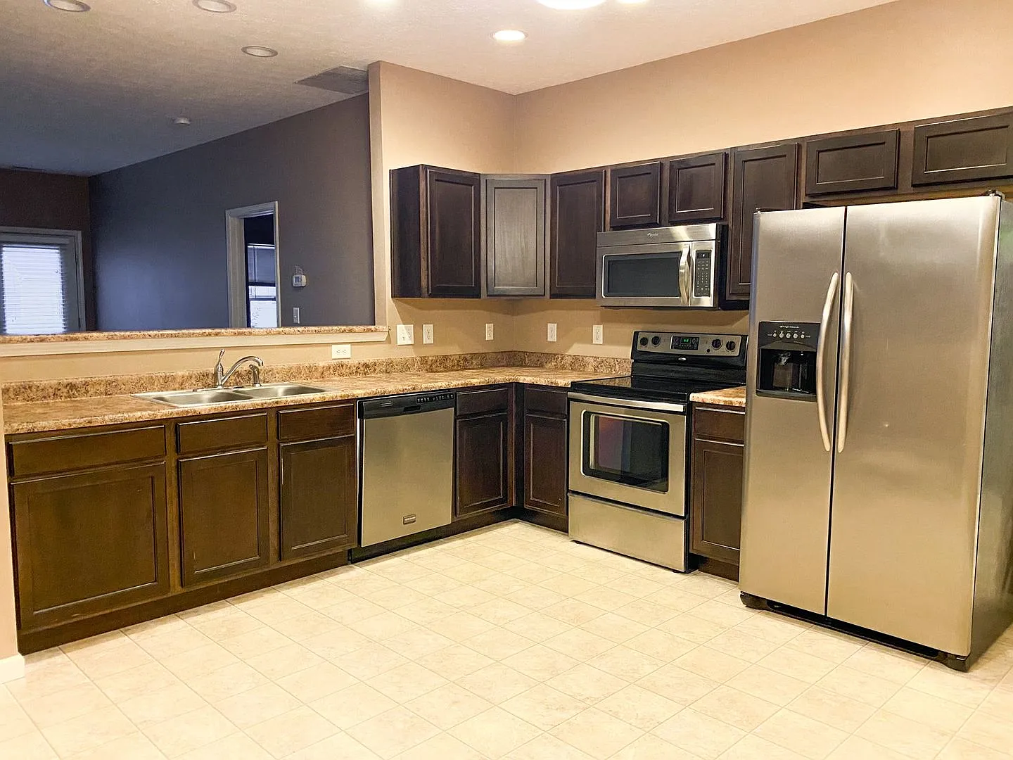 3 Bedroom Home In Lindberg Village — Photo 2