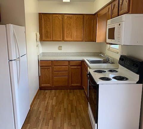 3rd image of 758A Gordon Dr