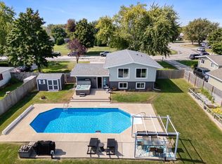 130 Lilac Ln, Belgium, WI 53004