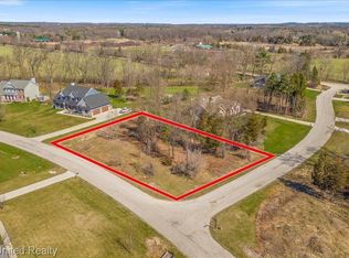 10536 Oak Shore Dr, South Lyon, MI 48178