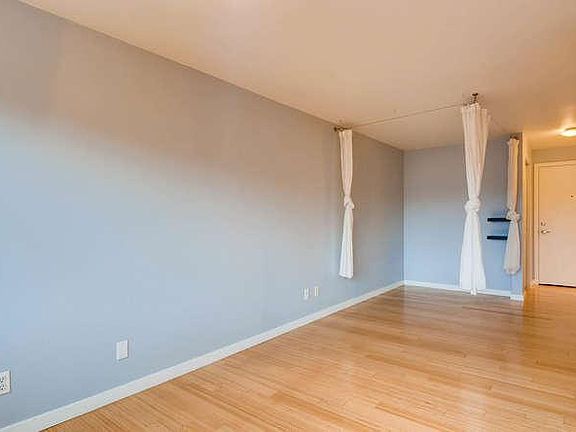 4th image of 506-705 E Republican St #506