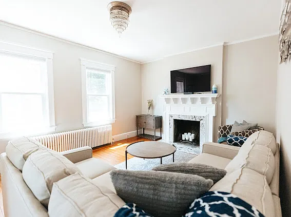 5 bed, 2393 sqft, $5,000 — Photo 3