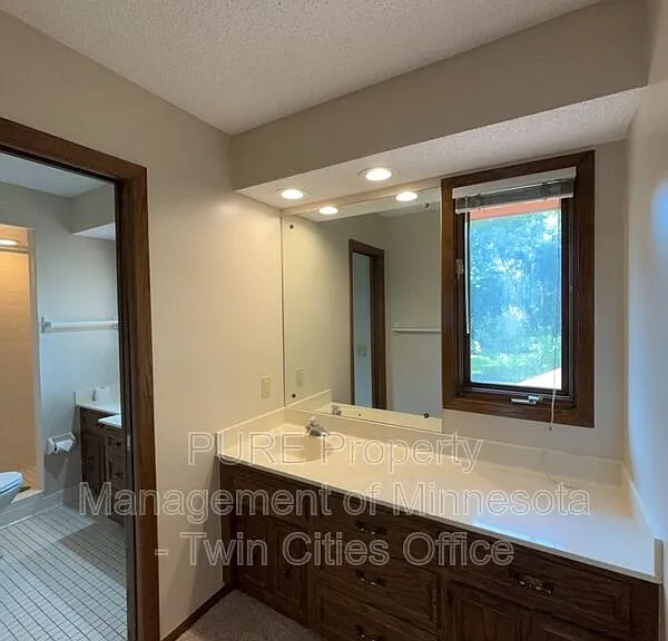 7420 Hyde Park Cir — Photo 31