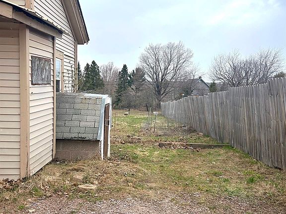 4th image of 236 Stone St