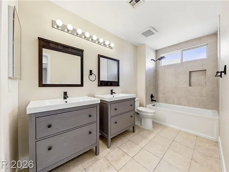 2551 Williamsburg St — Photo 40