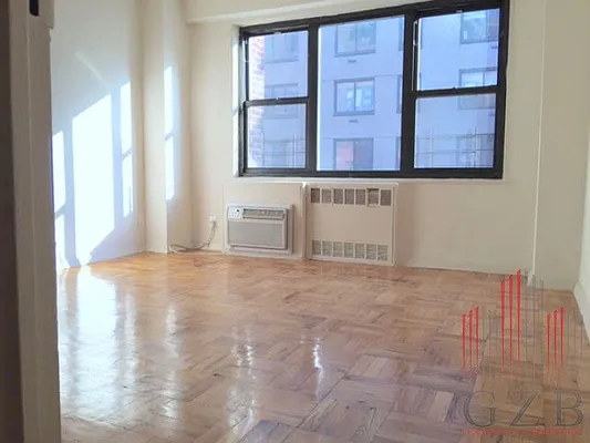 Rented by Avenues Real Estate | media 27