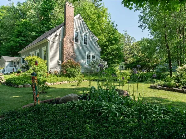 261 N Davis Rd, Elma, NY 14059