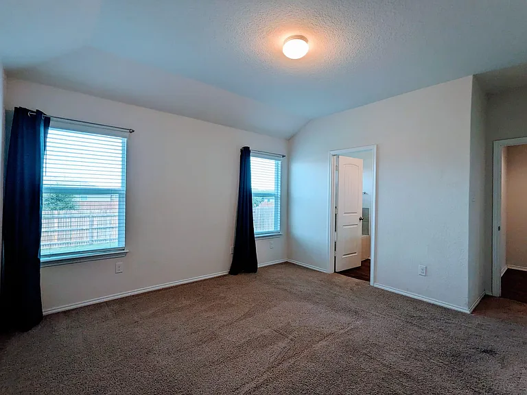 121 Dylan Dr — Photo 11