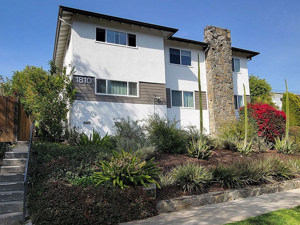 Street view of The Hardison Apartment building in Pasadena, California.
