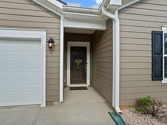 3rd image of 117 Hazelcroft Dr